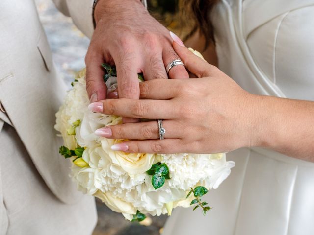 Le mariage de Clément et Sarah à Paris, Paris 10