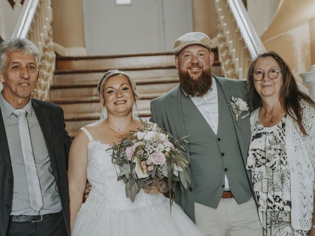 Le mariage de Emmanuel et Amandine à Artres, Nord 109