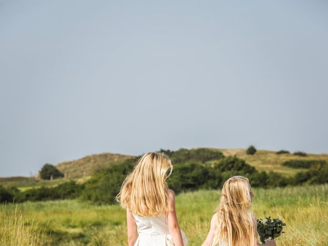 Le mariage de Jean et Joanna à Bricquebec, Manche 56