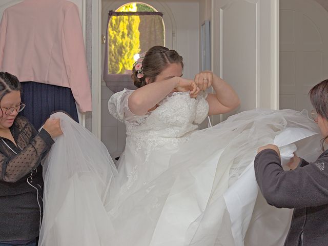 Le mariage de Julien et Charlène à Saint-Didier-sur-Rochefort, Loire 2