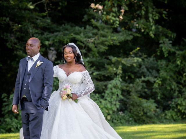 Le mariage de Dominique et Christ à Fresneaux-Montchevreuil, Oise 22