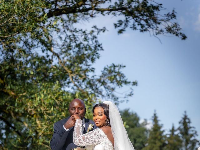 Le mariage de Dominique et Christ à Fresneaux-Montchevreuil, Oise 24