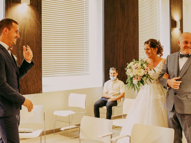 Le mariage de Guillaume et Amandine à Grans, Bouches-du-Rhône 7