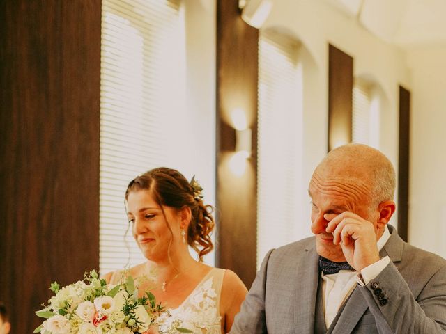 Le mariage de Guillaume et Amandine à Grans, Bouches-du-Rhône 8