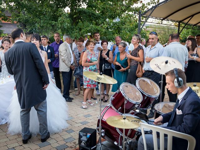 Le mariage de Hervé et Isa à Saint-Étienne-des-Oullières, Rhône 8