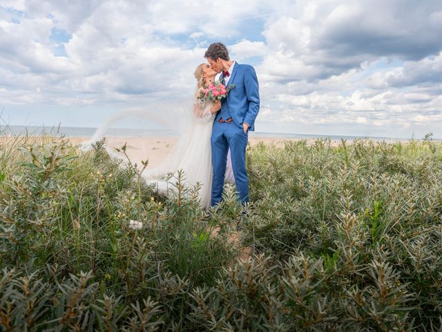 Le mariage de Alexandre et Marine à Ouistreham, Calvados 3