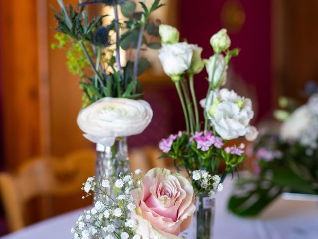 Le mariage de Sébastien  et Aurelie à Échallat, Charente 8
