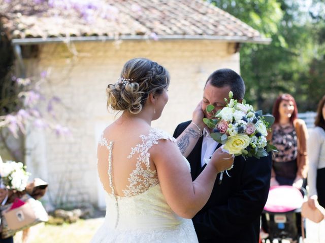 Le mariage de Sébastien  et Aurelie à Échallat, Charente 21
