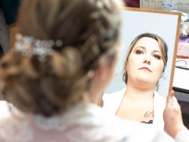 Le mariage de Sébastien  et Aurelie à Échallat, Charente 25
