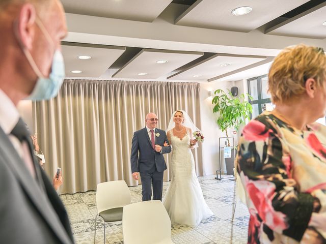 Le mariage de Clément et Aurélie à Changé, Sarthe 23