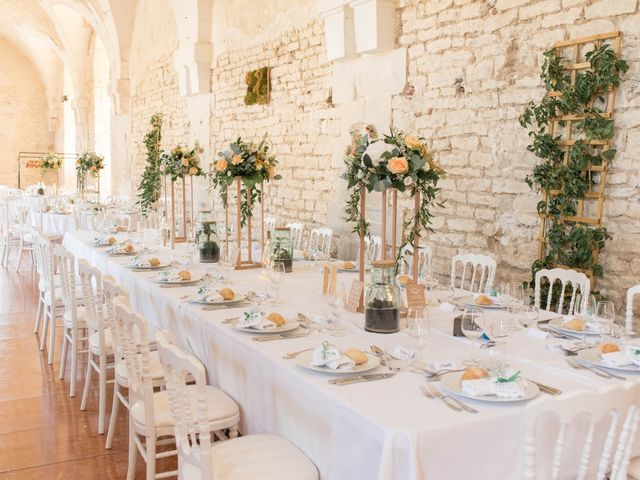 Le mariage de Mathias et Alison à Semur-en-Auxois, Côte d&apos;Or 17