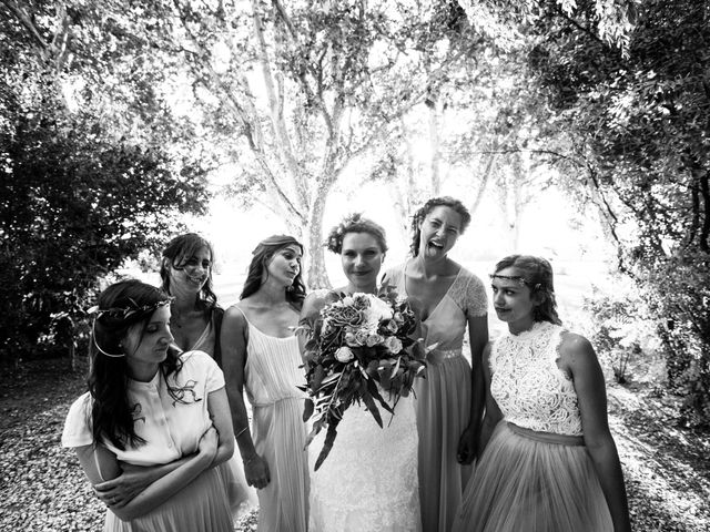 Le mariage de Yoann et Emilie à Maillane, Bouches-du-Rhône 16