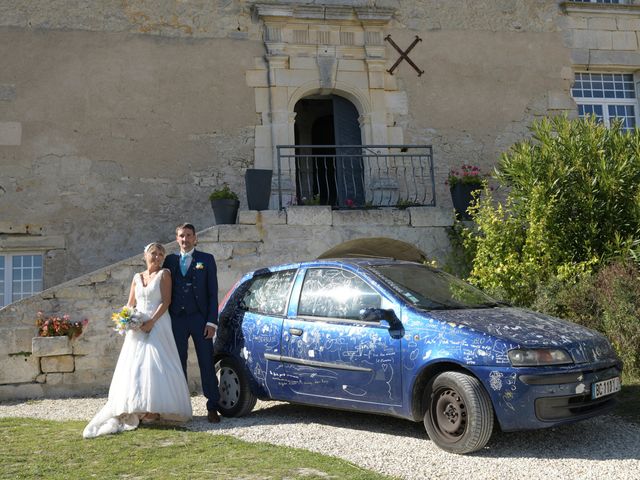 Le mariage de Loic et Mathilde à Jurignac, Charente 15
