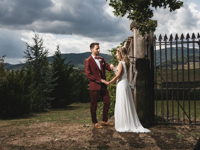 Le mariage de Anthony et Charlotte à Lantignié, Rhône 31