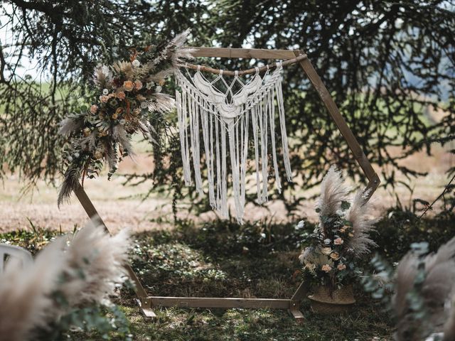 Le mariage de Anthony et Charlotte à Lantignié, Rhône 35