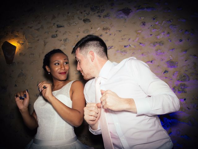 Le mariage de Thomas et Elodie à Nailly, Yonne 24