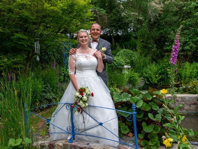 Le mariage de Arnaud et Flavie à Vimoutiers, Orne 12