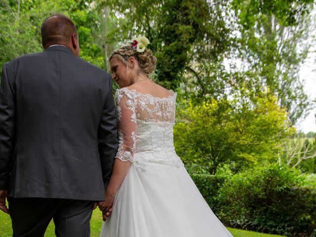 Le mariage de Arnaud et Flavie à Vimoutiers, Orne 17