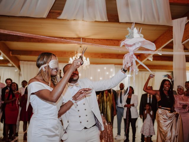 Le mariage de Maximiano et Kathlyn à Fresneaux-Montchevreuil, Oise 227