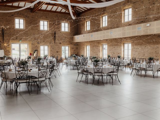 Le mariage de Valentin et Anabelle à Val d'Oingt, Rhône 8