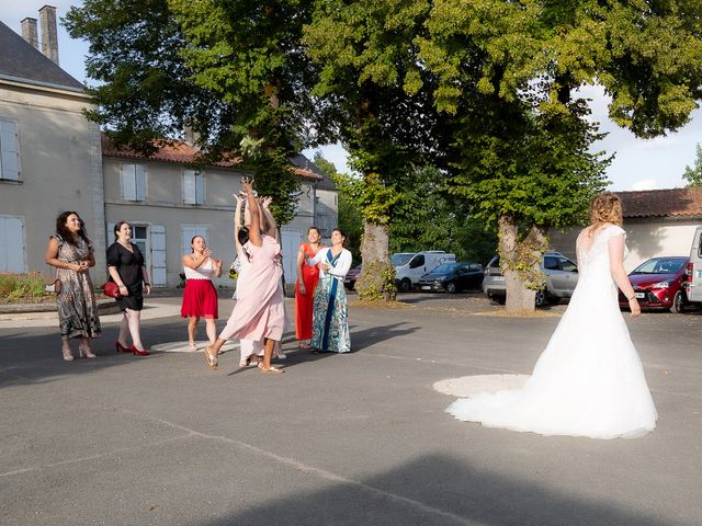 Le mariage de Chloé et Romain à Bassac, Charente 16