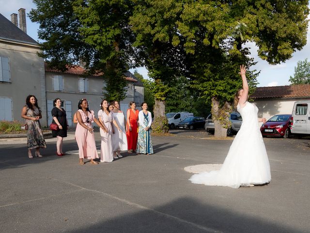 Le mariage de Chloé et Romain à Bassac, Charente 17