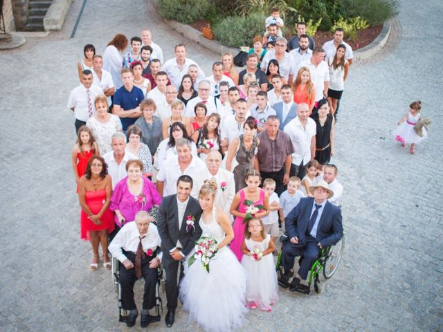 Le mariage de Cyril  et Coralie à Matour, Saône et Loire 16