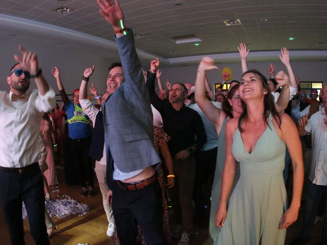 Le mariage de Damien et Angélique à Sigournais, Vendée 99