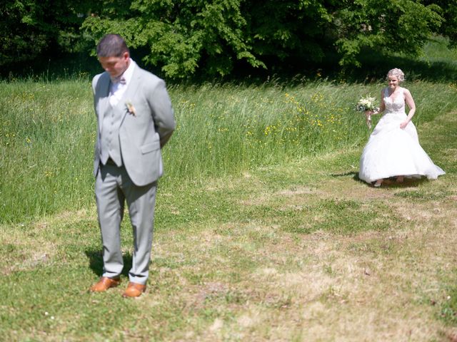 Le mariage de Loïc et Gwenaelle à Noroy-le-Bourg, Haute-Saône 16
