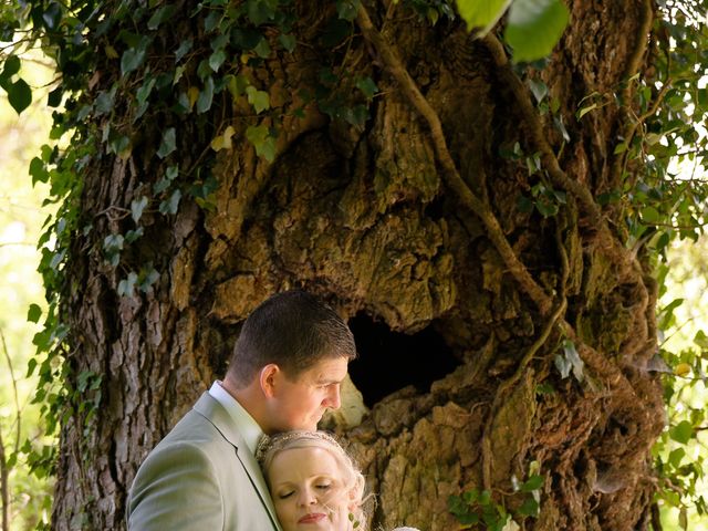 Le mariage de Loïc et Gwenaelle à Noroy-le-Bourg, Haute-Saône 17
