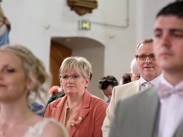 Le mariage de Loïc et Gwenaelle à Noroy-le-Bourg, Haute-Saône 29