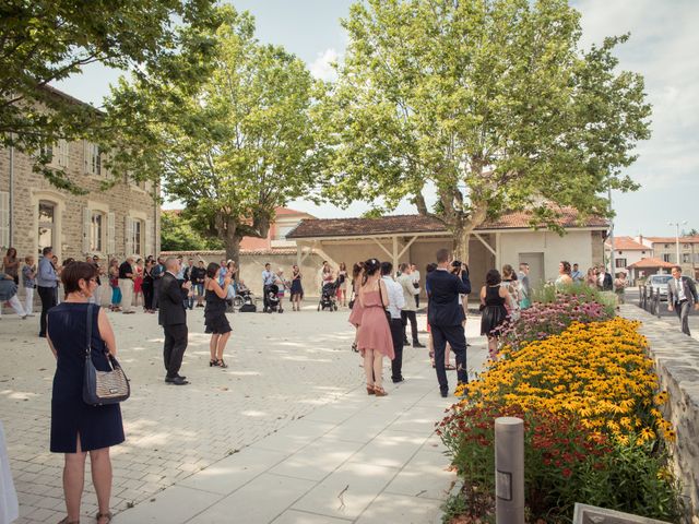 Le mariage de Xavier et Elodie à Saint-Laurent-d&apos;Agny, Rhône 6