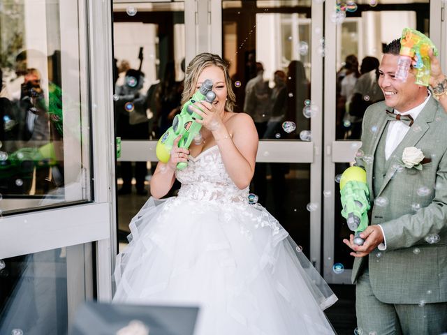 Le mariage de Ludovic et Karolina à Vitrolles, Bouches-du-Rhône 24