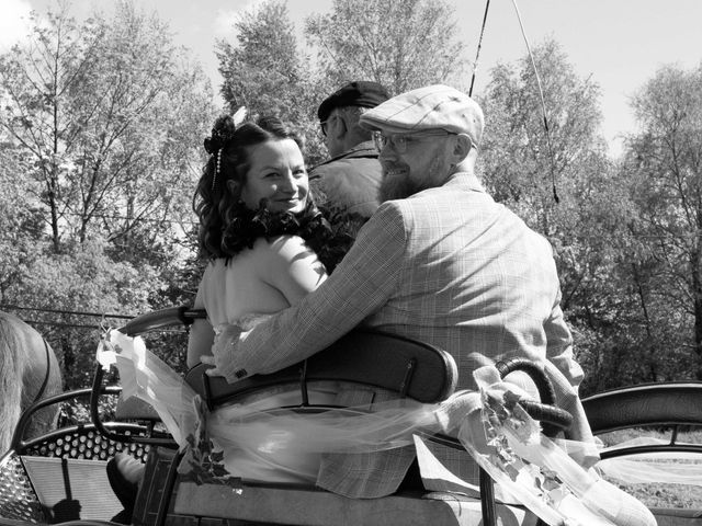 Le mariage de Stéphanie et Emmanuel à Moyon, Manche 16