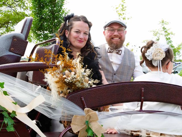 Le mariage de Stéphanie et Emmanuel à Moyon, Manche 21