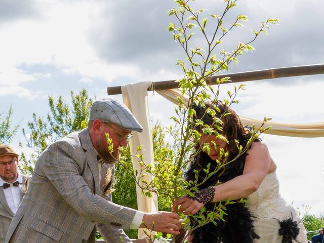 Le mariage de Stéphanie et Emmanuel à Moyon, Manche 25