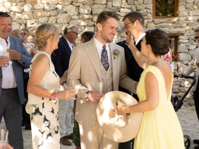 Le mariage de Thibault et Emilie à Nyons, Drôme 17