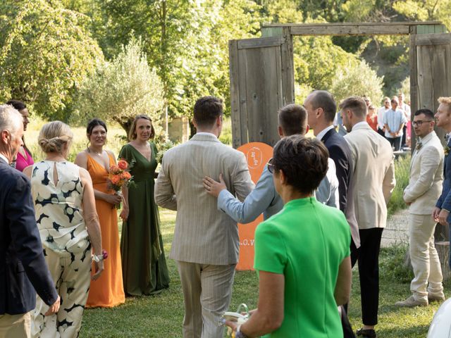 Le mariage de Thibault et Emilie à Nyons, Drôme 28
