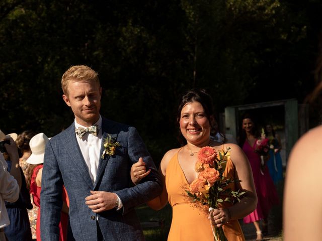 Le mariage de Thibault et Emilie à Nyons, Drôme 32