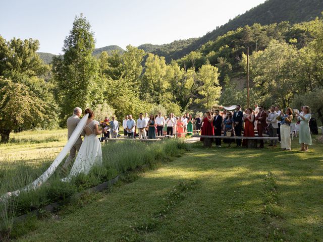 Le mariage de Thibault et Emilie à Nyons, Drôme 35