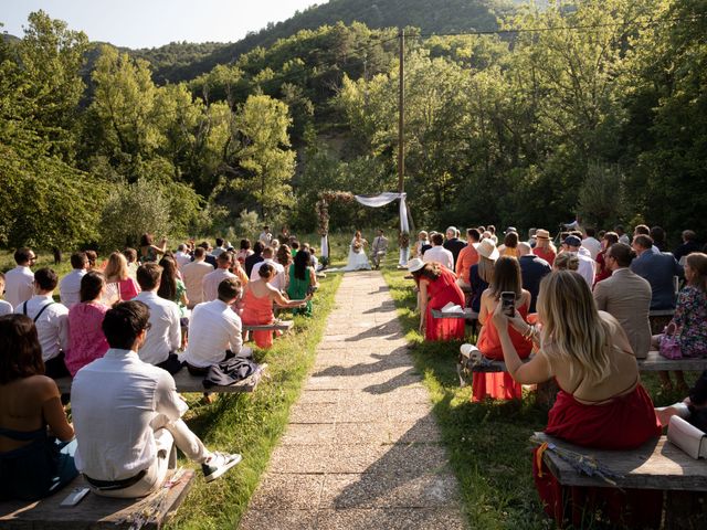Le mariage de Thibault et Emilie à Nyons, Drôme 43
