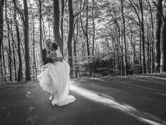 Le mariage de Romain et Julie à Sainte-Croix-en-Jarez, Loire 34