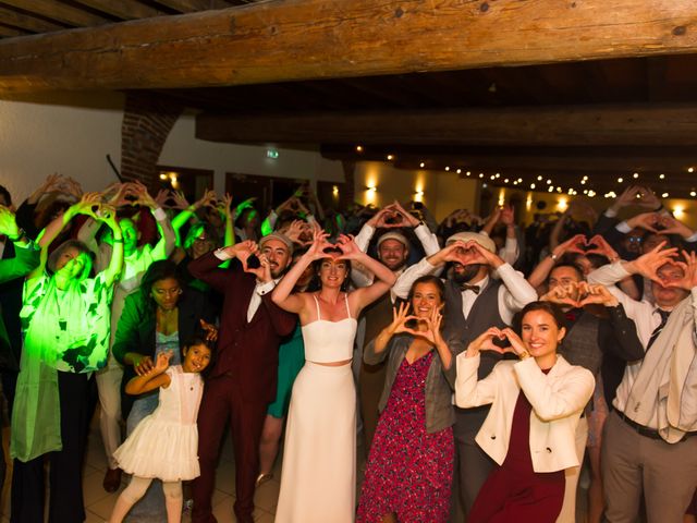 Le mariage de Xavier et Claire à Villeneuve, Ain 2