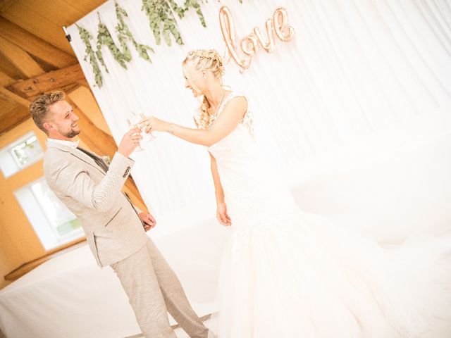 Le mariage de Manon et Antonin à Calonne-sur-la-Lys, Pas-de-Calais 12