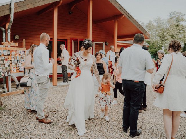 Le mariage de Jerome et Emilie à Vinneuf, Yonne 25