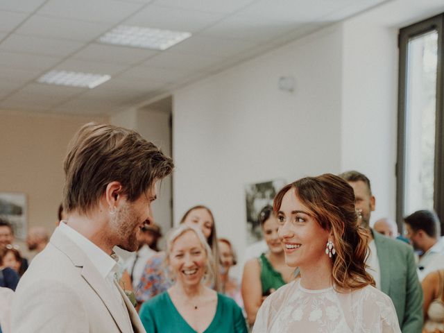 Le mariage de Loïc et Issia à Les Vans, Ardèche 9
