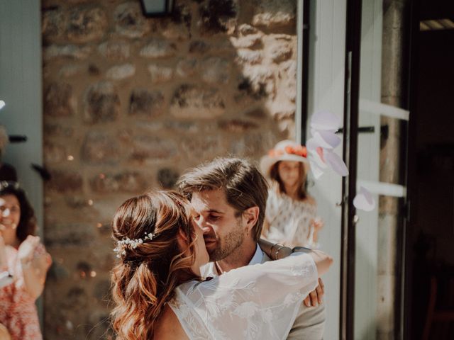 Le mariage de Loïc et Issia à Les Vans, Ardèche 1