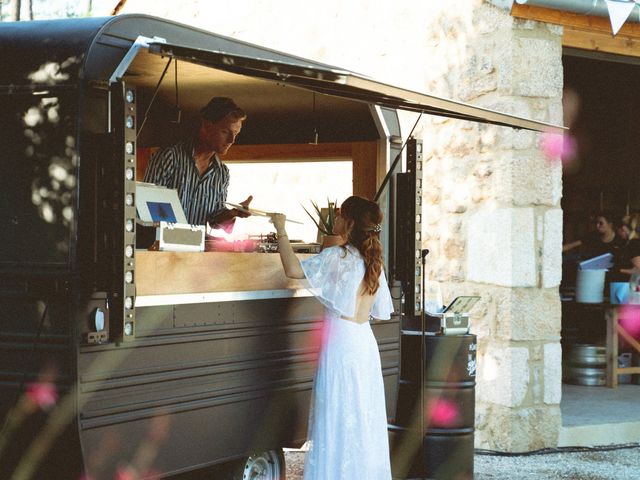 Le mariage de Loïc et Issia à Les Vans, Ardèche 35