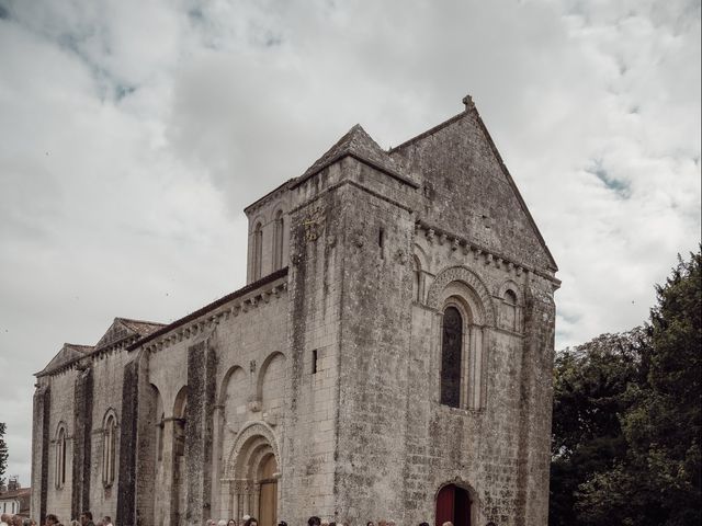 Le mariage de Romain et Marion à Port-d'Envaux, Charente Maritime 21