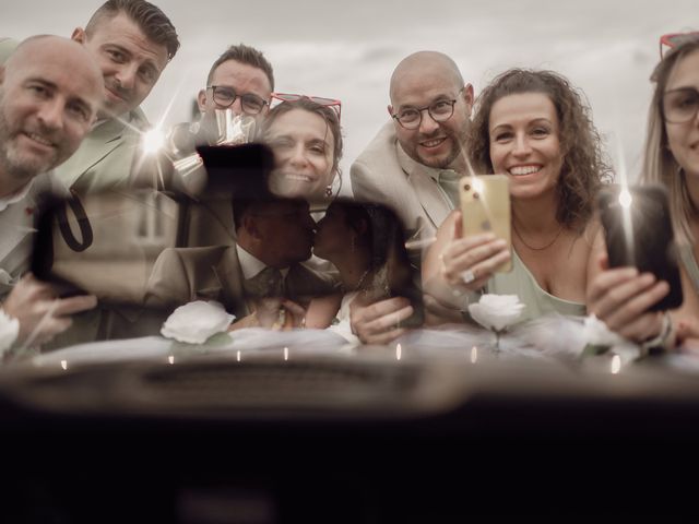 Le mariage de Romain et Marion à Port-d'Envaux, Charente Maritime 45